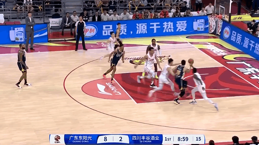 🤣上来就打花？广东男篮开局不到五分钟轰出一波16-4进攻浪潮
