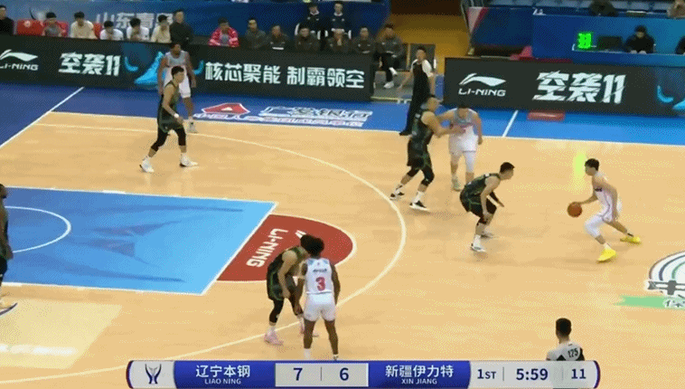 🏀CBA俱乐部杯半场：李炎哲11分 鄢手骐11分4助攻 新疆46-39领先辽宁